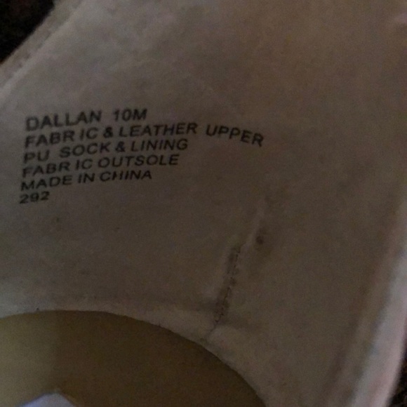 🌼🌼 Steve Madden T-Strap sandals🌼🌼 - Picture 6 of 8